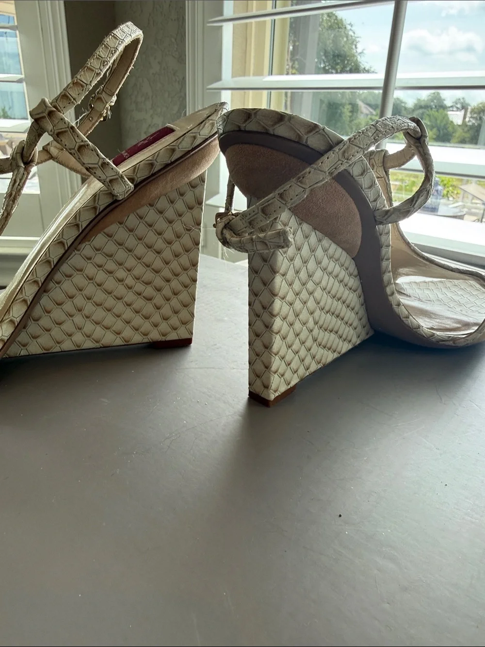 VIOLAVINCA Woven Block Heel Sandals in Tan and Cream Leather
